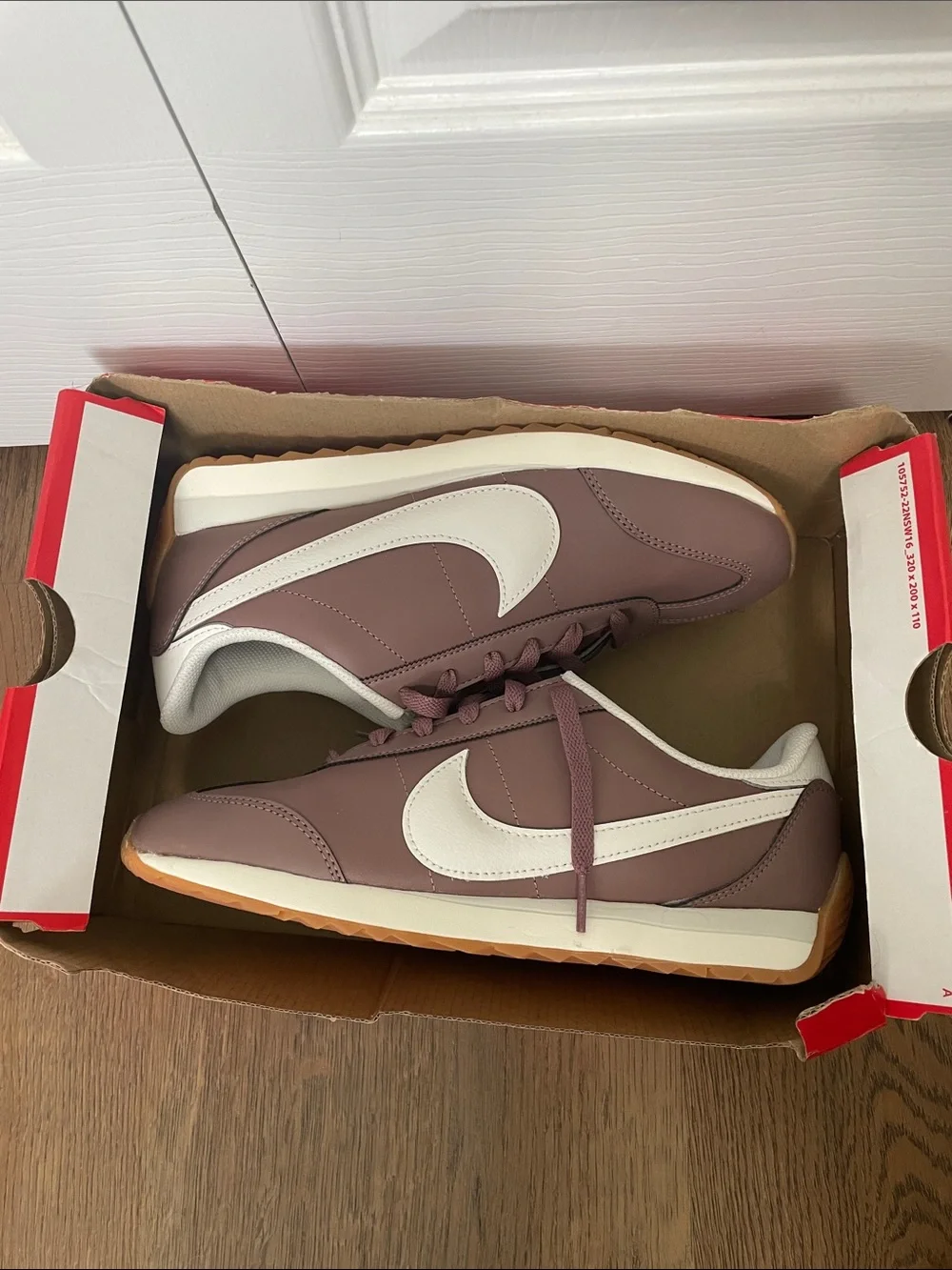 Nike Pacific Leather Women’s Lace-Up Sneakers Smokey Mauve/White HV6430-200 2025